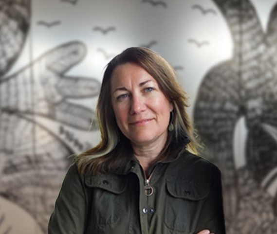 Maribeth&nbsp;Murray – Portrait d’une femme qui sourit.